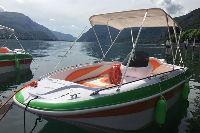 3 hours Boat Rental Lake Como - Safety and life vests, including dogs