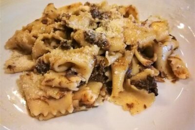 Bergamo: Full meal Food Tour with Local Delights by Do Eat Better - Stop 1: Palazzo Moroni aperitivo with Valcalepio wine