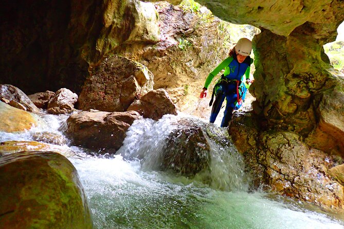 Canyoning "Summerrain" - fullday Canyoning Tour also for beginner - Guides and group size: where safety and fun really meet