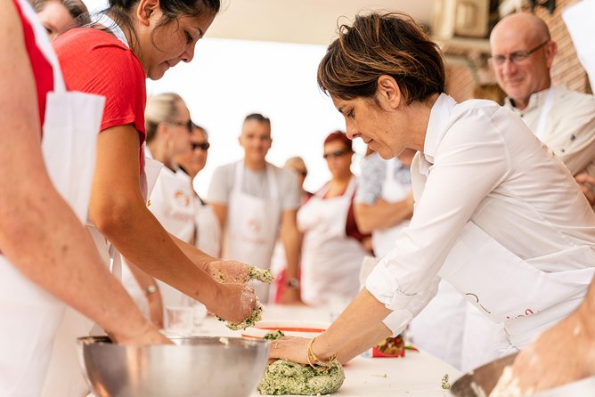 Cesarine: Small group Pasta and Tiramisu class in Varenna - Sanitation and comfort in someone’s home