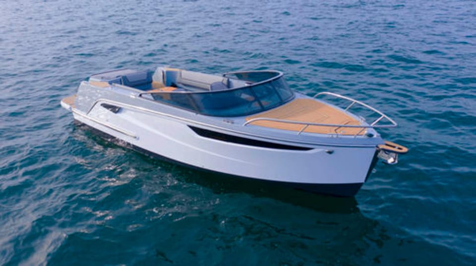 Como: Lake Como Private Boat Tour with Wine - Moltrasio, Laglio, and celebrity-area photo stops