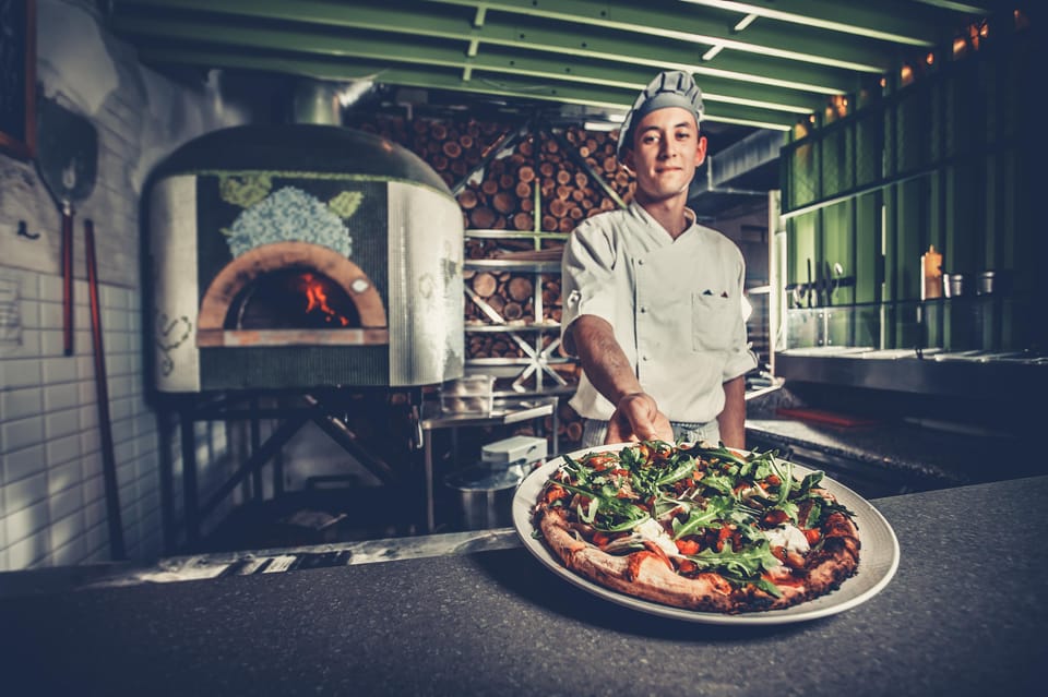 Como: Premium Pizza-Making Class at a Pizzeria - The wood-fired bake: aroma, heat, and timing that makes or breaks it
