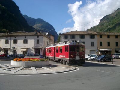 From Milan: St. Moritz Day Tour by Bernina Train - The Bernina red train: why seat choice changes the whole day
