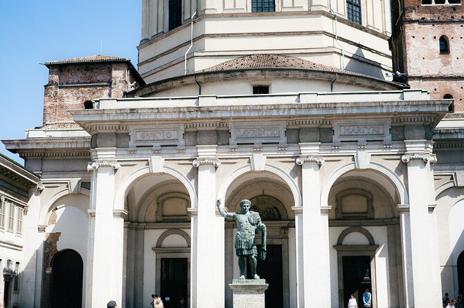 Highlights and hidden gems of Milan Bike Tour - Duomo di Milano, Vittorio Emanuele, and the Royal-Adjacent Views