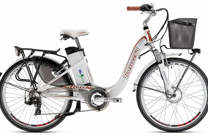 Lake Como: eBike City Tour Guided by an iPad and a Tour Leader - How the iPad-and-helmet setup makes Como easier to follow