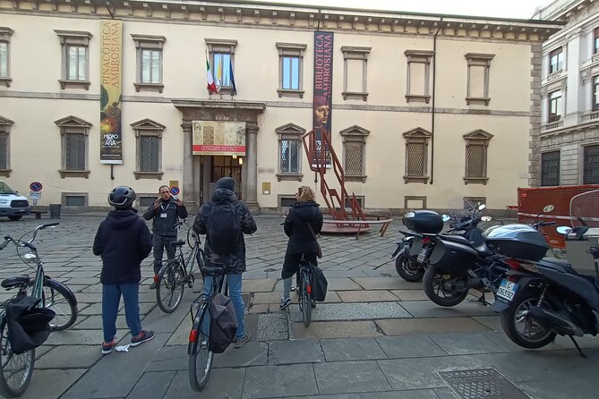 Milan: Bicycle Tour Live Tourist Guide 3 hours and half - Piazza Affari and Piazza Mercanti: Trading, Medieval Admin, and Modern Art