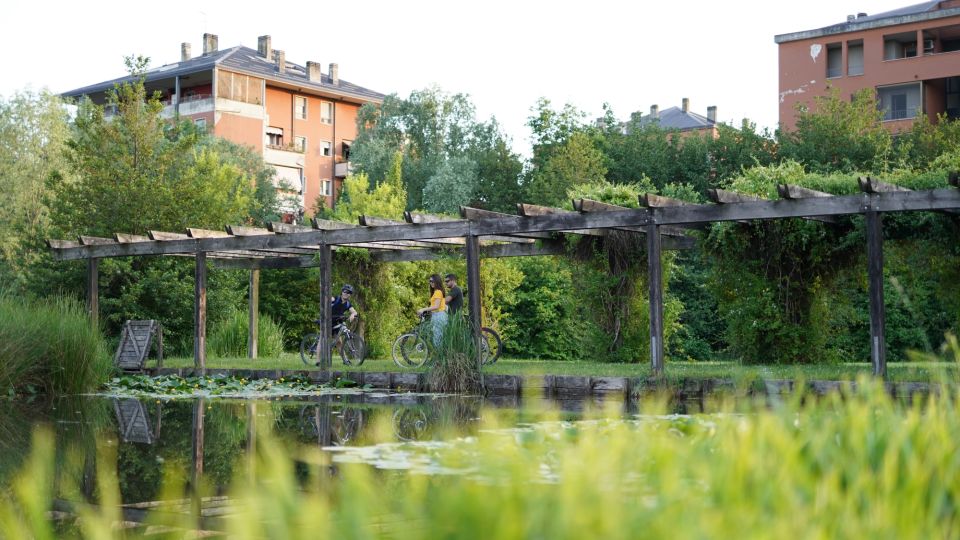 Milan: Bike Tour with Picnic on the turtle lake - Bikes, Helmets, and How Beginner-Friendly It Really Is