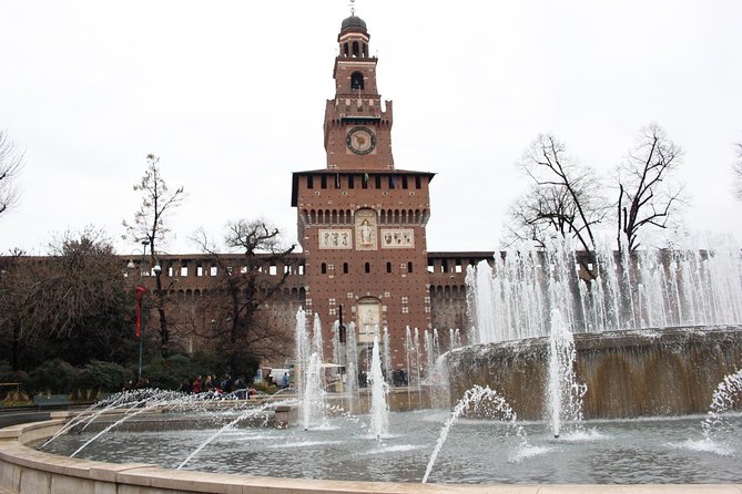 Milan by night walking experience - Group size, headphones, and how to hear the guide