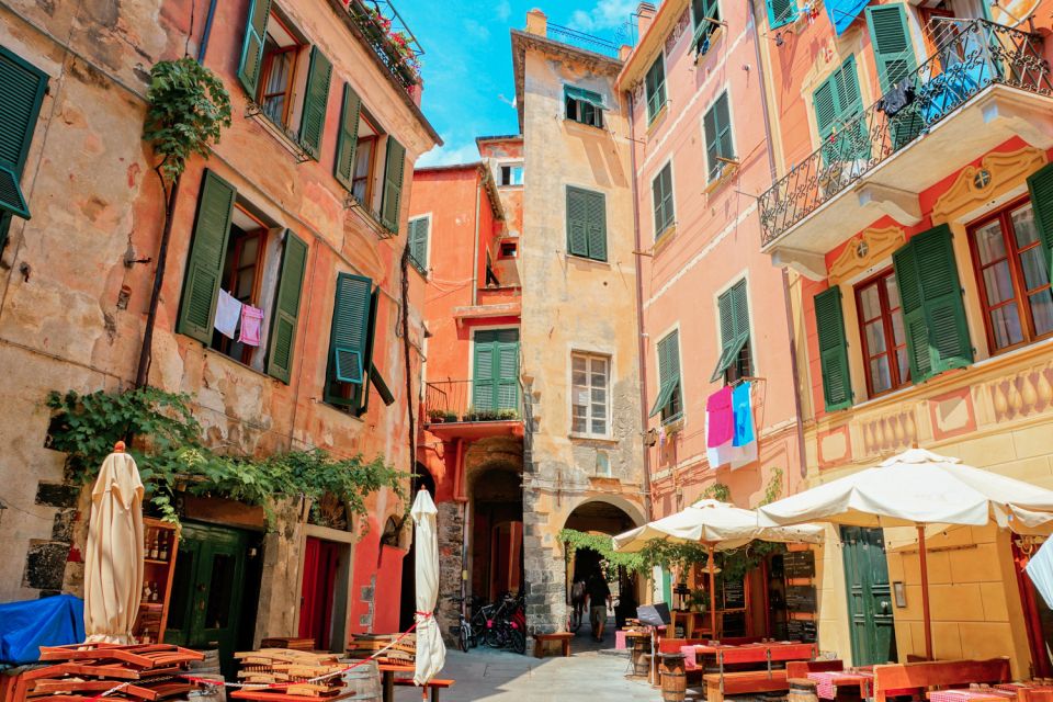 Milan: Cinque Terre Full-Day Guided Trip With Cruise - Manarola Free Time: A Compact Village With Big Photo Energy