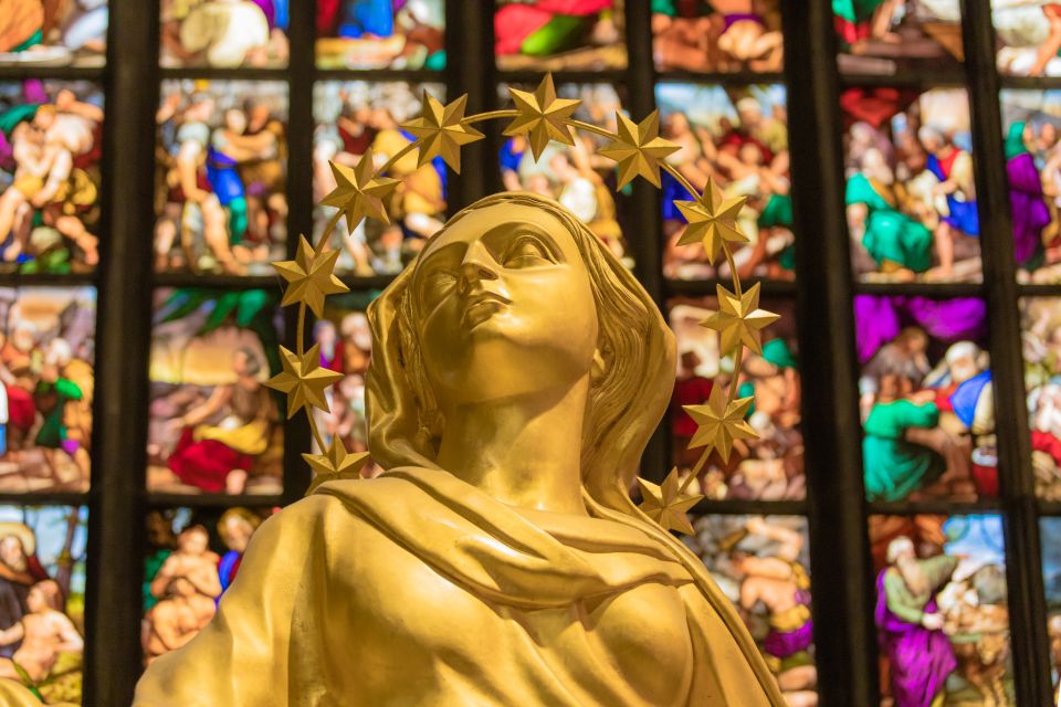 Milan Duomo Cathedral Tour - From the Mondadori arches to the Duomo’s façade oddities