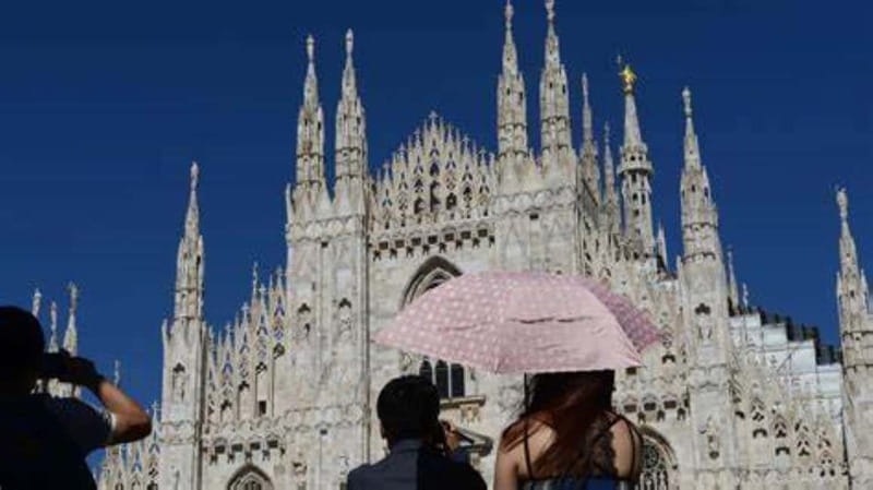 Milan: Duomo Tour with Priority Entry & Rooftop Access - Meeting Point and Flow: Piazza Duomo Is the Easy Anchor