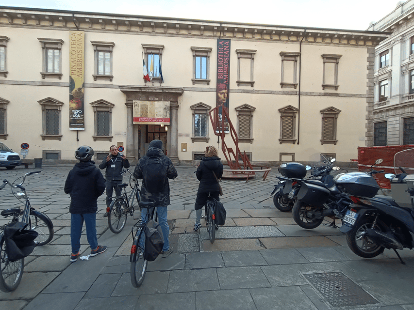 Milan: ELECTRIC-Bicycle Tour Live Tour Guide 3 hours & half - Canals and the quieter side between big monuments