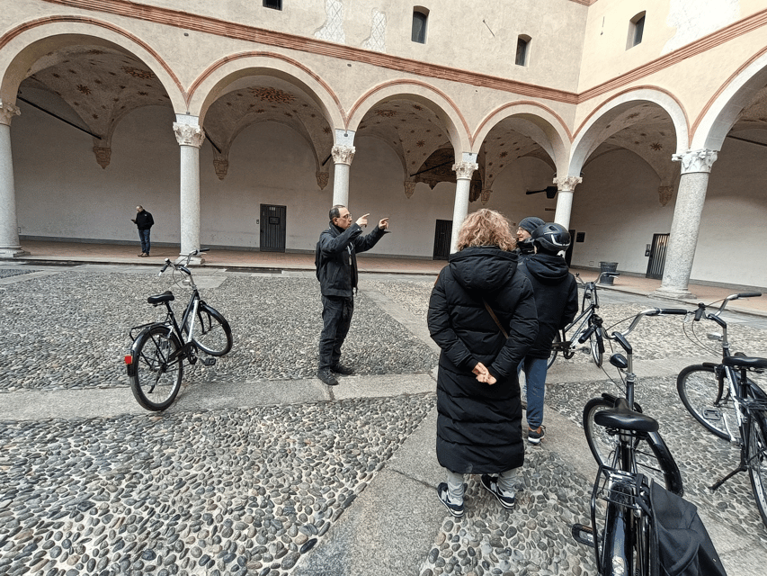 Milan: ELECTRIC-Bicycle Tour Live Tour Guide 3 hours & half - Meeting at Cargo Bike Store and setting expectations for the ride