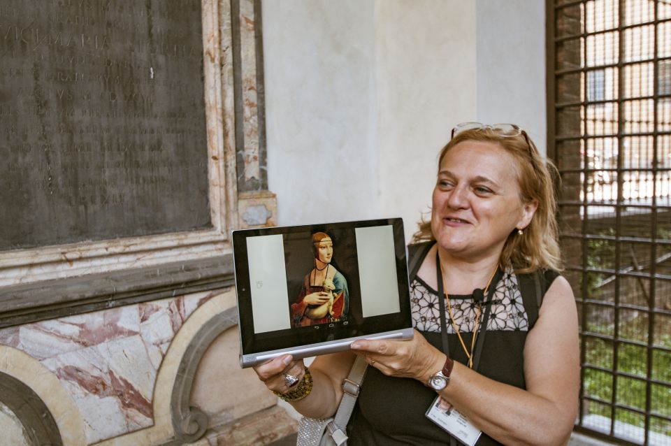 Milan: Guided Walking Tour with Last Supper Skip-the-Line - Guide style, headsets, and how the tour stays listenable