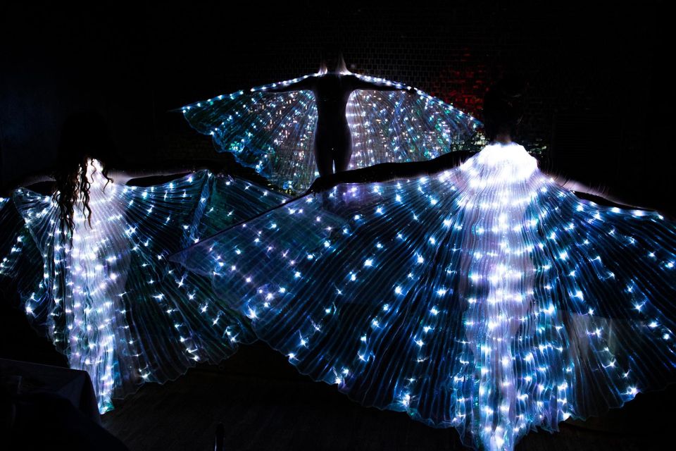 Milan: Maison Milano Dinner and Show - The Show: Acrobats, Fire Performers, Dancers, Singers, and Musicians