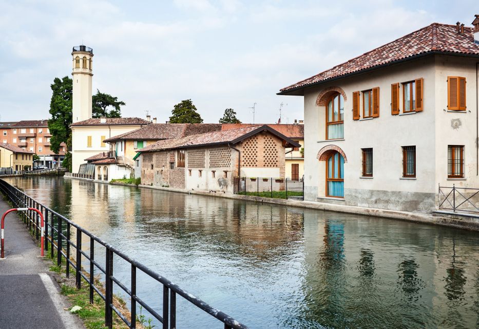 Milan: Navigli District Canal Boat Tour with Aperitivo - Navigli Canal Boat Aperitivo: What the 50 Minutes Really Delivers