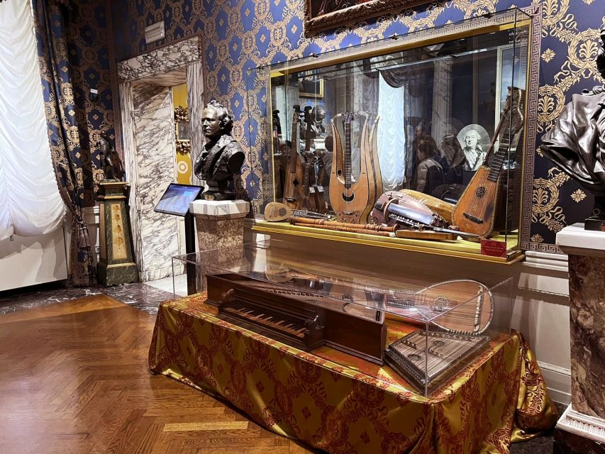 Milan: Scala Theater and Duomo Cathedral Guided Tour - Headsets and English Audio: The Comfort Factor You’ll Appreciate