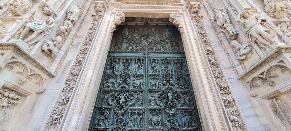 Milan: Skip-the-Line Duomo Guided Tour & Hop-on Hop-off Bus - Meeting at 12Oz Coffee Joint: Get There Early