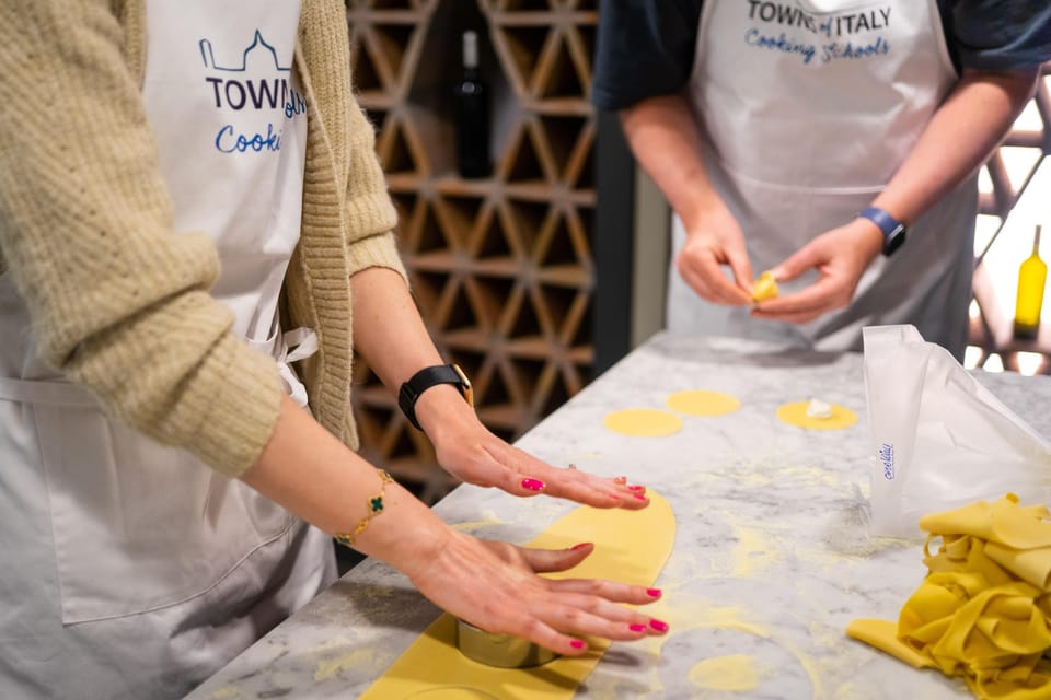 Milan: Small-group Pasta & Gelato Class with Unlimited Wine - Gelato workshop: from ingredient choice to your own flavor
