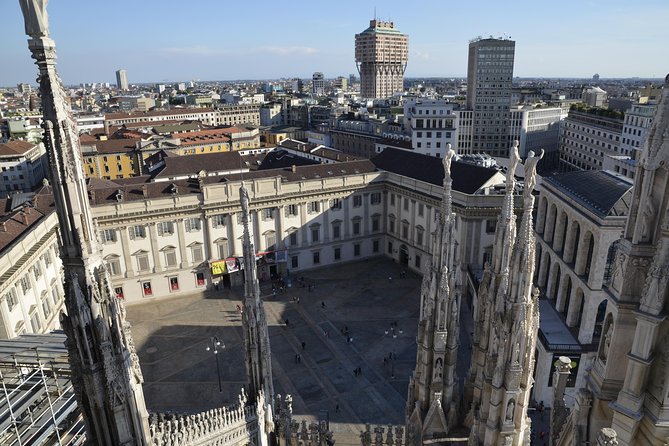 Milan Super Saver: Skip-the-line Duomo and Rooftop Tour - Weather, crowd noise, and communication: the factors that can make or break the day