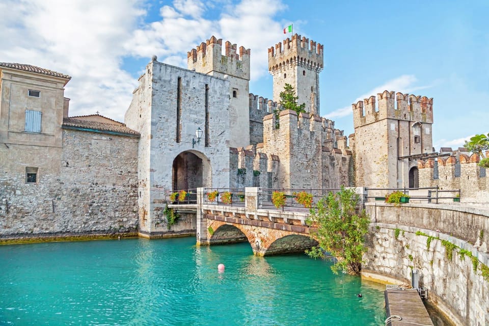 Milan: Verona Day Tour with a Lake Garda Cruise to Sirmione - Lake Garda cruise from Desenzano to Sirmione: the photo game