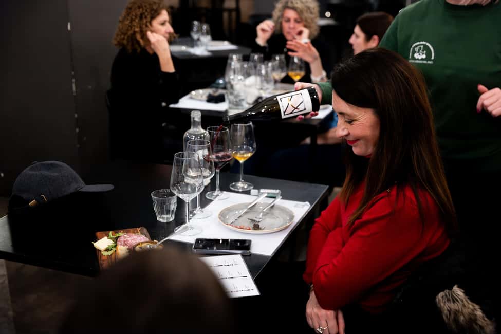 Milan: Wine Lovers Experience at Cantina Urbana Winery - The tasting flight: 6 wines (or 4) plus Milan charcuterie