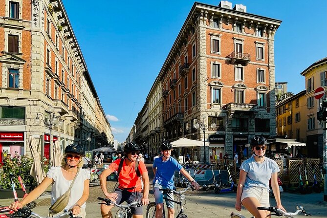Miles and smiles /// Milan's ride - Cadorna and Sant’Ambrogio: quieter Milan energy