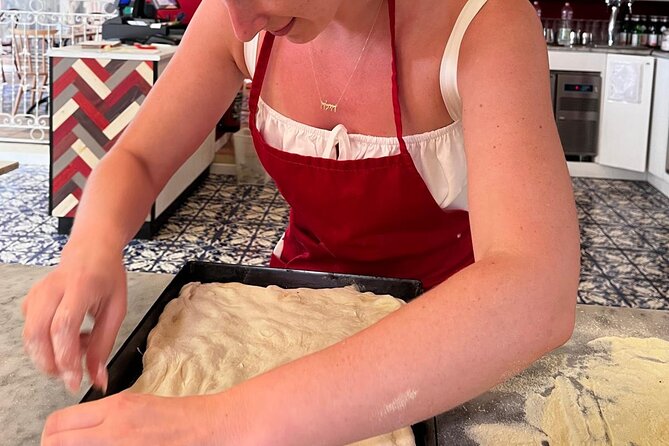 Premium Pizza Making Class at a Pizzeria in Como - Staglio to Panetti: Shaping Like a Real Neapolitan