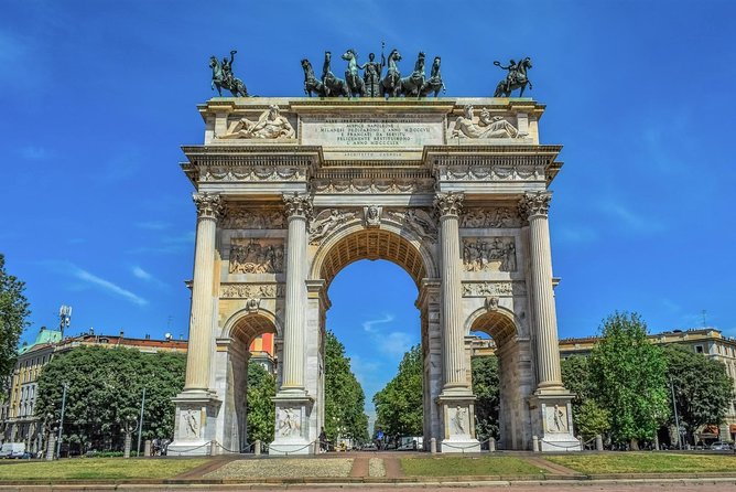 Private Best of Milan Guided Tour with Duomo, La Scala Theatre and Sforza Castle - Teatro alla Scala: seeing opera-house beauty up close (ticket included)