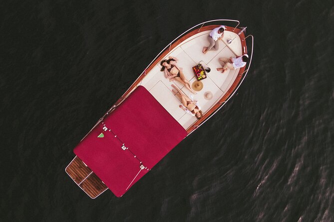 Private Boat Tour on Italian Gozzo on Lake Como - The Varenna to Bellagio stretch: Lovers’ Walk, Villa Cipressi, and Punta Spartivento