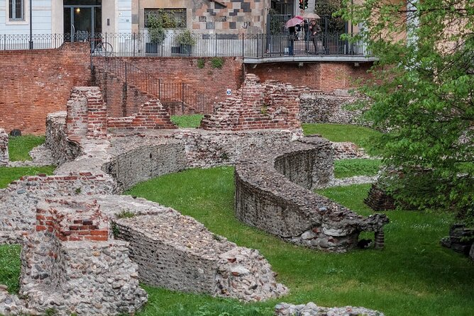 Private Milan Highlights Tour – Iconic Sights & Hidden Gems - Private guide value: how Marco (and Simon and Julia) change the day