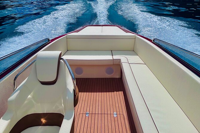 Private wooden boat tour on Lake Como - Why a private wooden boat changes Lake Como
