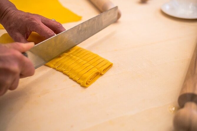 Small group Pasta and Tiramisu class in Como - Small group cooking in private homes: what you gain