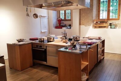 The Art of Making Pizza-Cooking Class in Unique Location with Italian Pizzachef - The class format: 2 hours 30 minutes of hands-on pizza, not a lecture