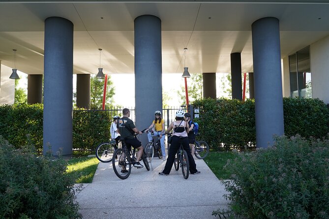 The Milan you don't expect, bike tour with picnic on the lake - Milan by bike, but not the Milan you picture