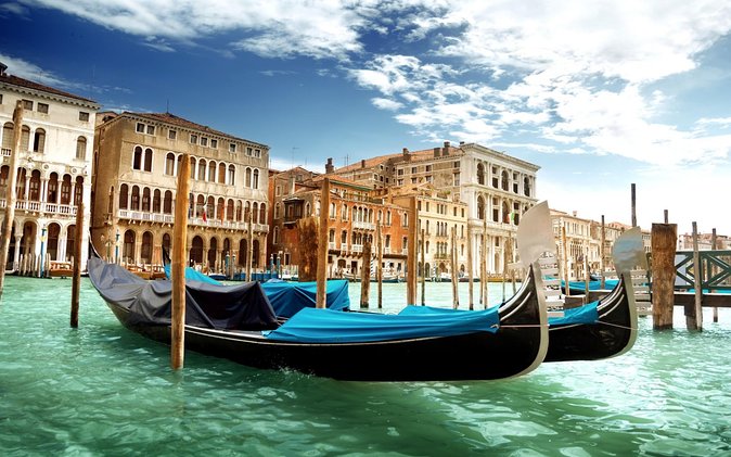 Venice Day Trip from Milan with Guided City Tour - Getting oriented on foot: how the guided route keeps you from wandering