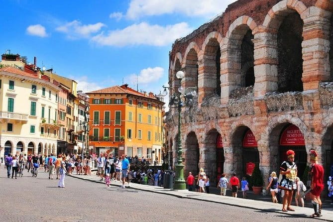 Verona and Lake Garda Day Trip from Milan - Piazza Bra lunch window: how to use that free time without stressing