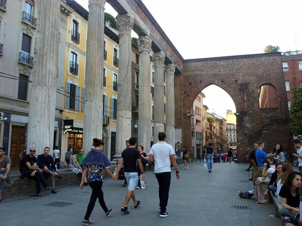 Walking Food Tour of Milan with Tastings - The guide and group size: why small matters here